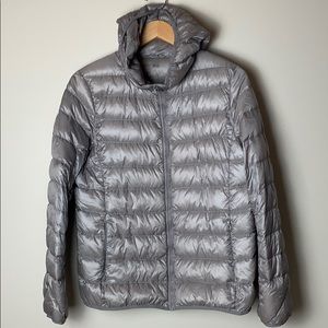 UNIQLO Light Gray Down Lightweight Hooded Puffer L